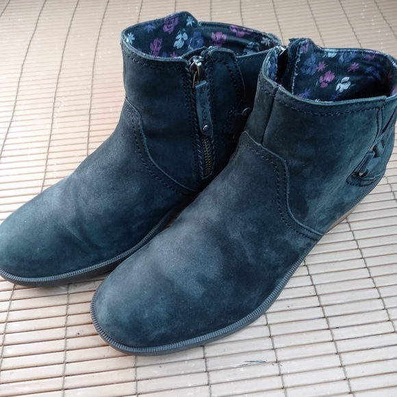 TEVA women's Foxy Bison Black Ankle Zip Heeled Harness Brushed Leather Boots Siz - Picture 2 of 11